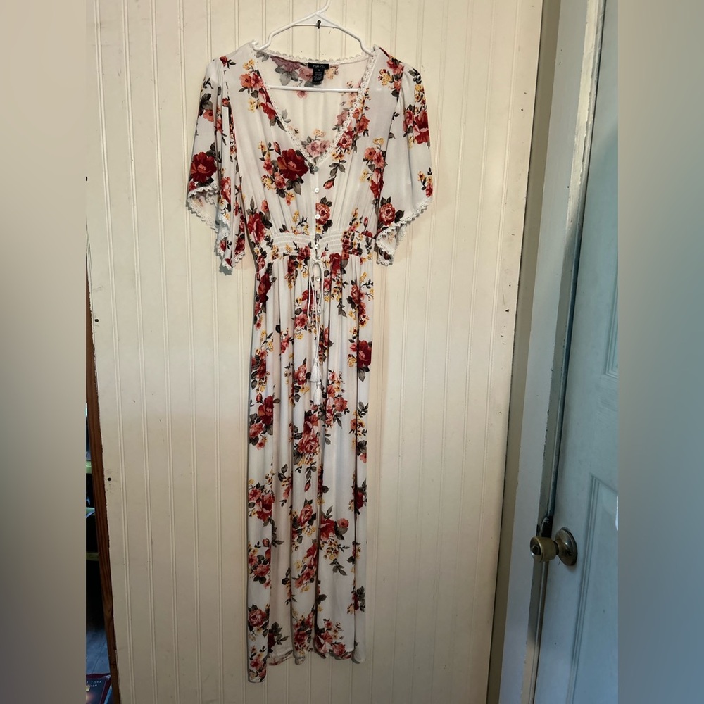 Rue21 White and Red Floral Maxi Dress